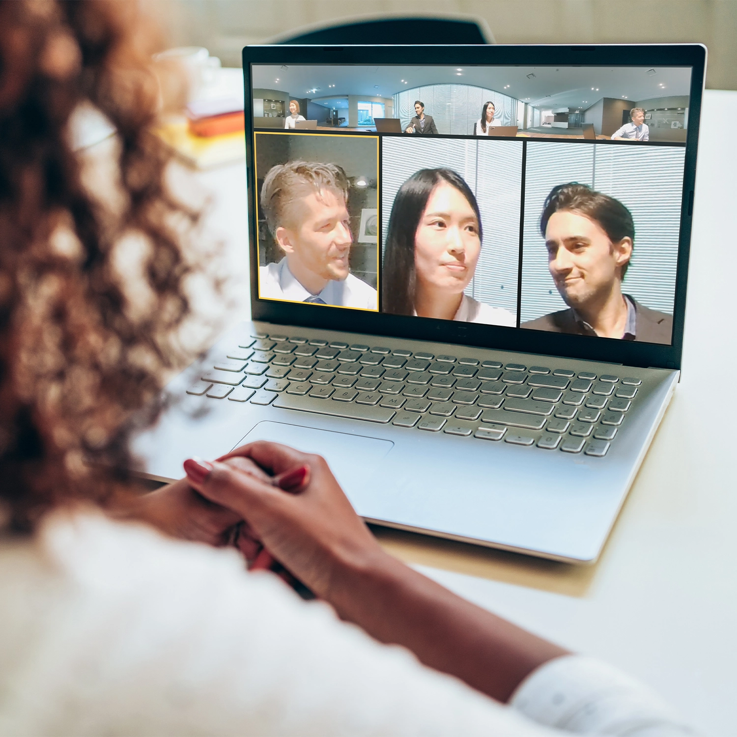online conference meeting using RICOH 360 meeting hub camera